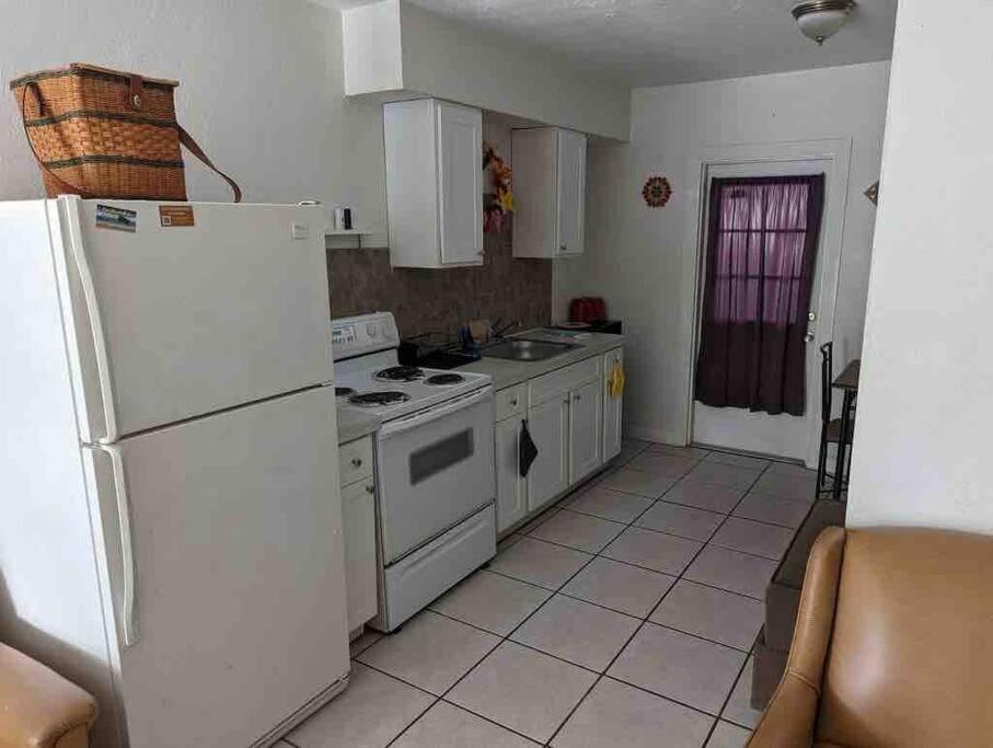 Private One-Bedroom 13-Directly Across From Beach St. Pete Beach Eksteriør bilde