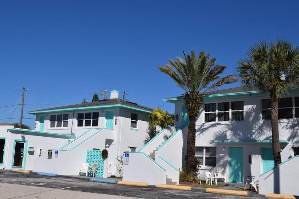 Private One-Bedroom 13-Directly Across From Beach St. Pete Beach Eksteriør bilde